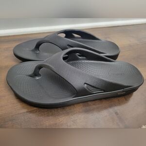 OOFOS OOriginal Recovery Sandals Flip Flops Black Men’s 13 / Women’s 15